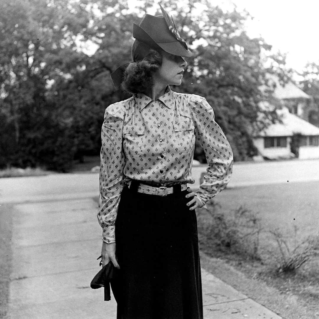 lifeさんのインスタグラム写真 - (lifeInstagram)「Fashion from the Wellesley College campus, fall 1937. (Alfred Eisenstaedt—The LIFE Picture Collection/Getty Images) #fashionfriday #WellesleyCollege #vintagefashion」3月22日 22時20分 - life