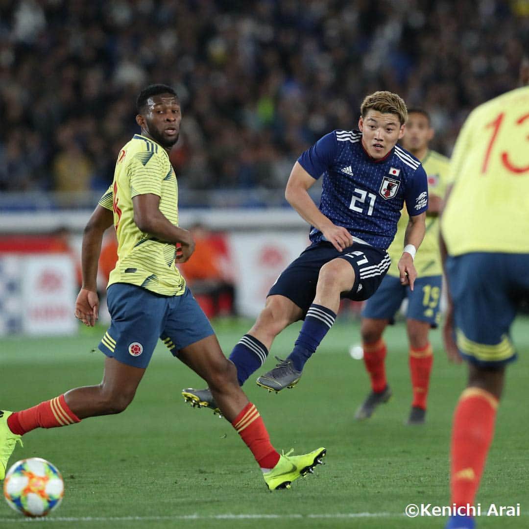 のインスタグラム：「. ＼積極的にシュートを狙う🇯🇵／ 試合開始直後からゴールを目指し続けた #堂安律。 悔しいノーゴールも次の戦いを見据える🔥 (Photo:Kenichi Arai) . 🏆キリンチャレンジカップ2019 🆚#日本代表 0-1 #コロンビア代表 ⚽️#ファルカオ(64分/PK) . #soccer #football #jfa #daihyo #samuraiblue #japan #colombia #doanritsu #サッカー #フットボール #⚽️」