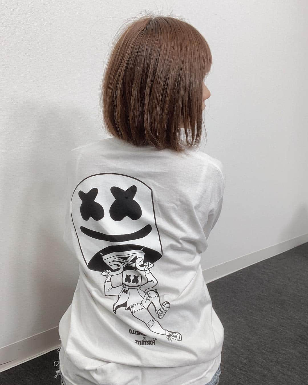 えなこさんのインスタグラム写真 - (えなこInstagram)「マシュメロのフォートナイトTシャツ✨ #marshmello #fortnite」3月22日 20時56分 - enakorin