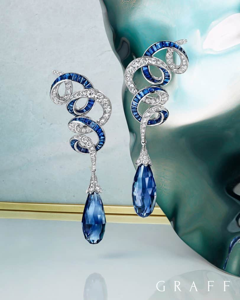 Graffさんのインスタグラム写真 - (GraffInstagram)「Statement swirls. • Inspired by Twombly sapphire and diamond earrings, 64cts #baselworld2019 #graffdiamonds #highjewelry」3月22日 20時57分 - graff