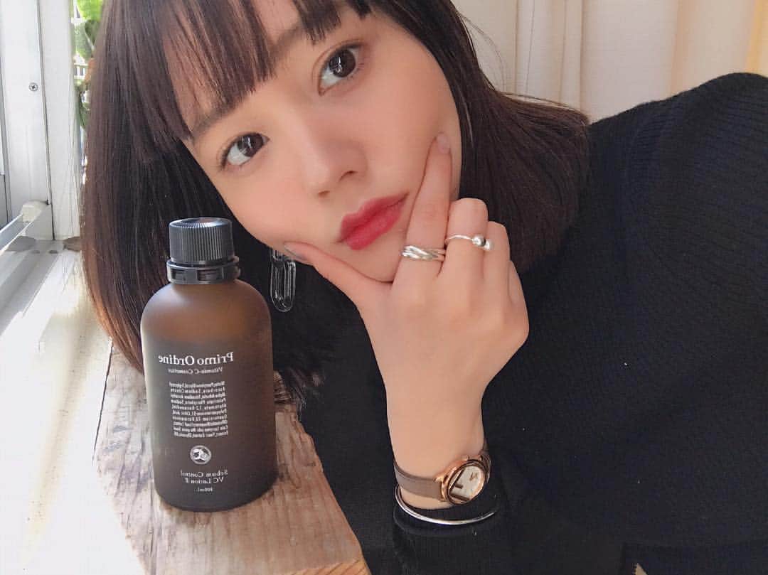 のインスタグラム：「花粉の時期は肌荒れがすごいから @primoordine_cosmeの化粧水でビタミンチャージ☺︎ 最近はコットンパックで念入りに、、 肌のざらつきも解消されたよ ♡  去年の夏からのお気に入り！！ #ビタミンC #化粧水 #プリモディーネ #nanaおすすめ化粧品」