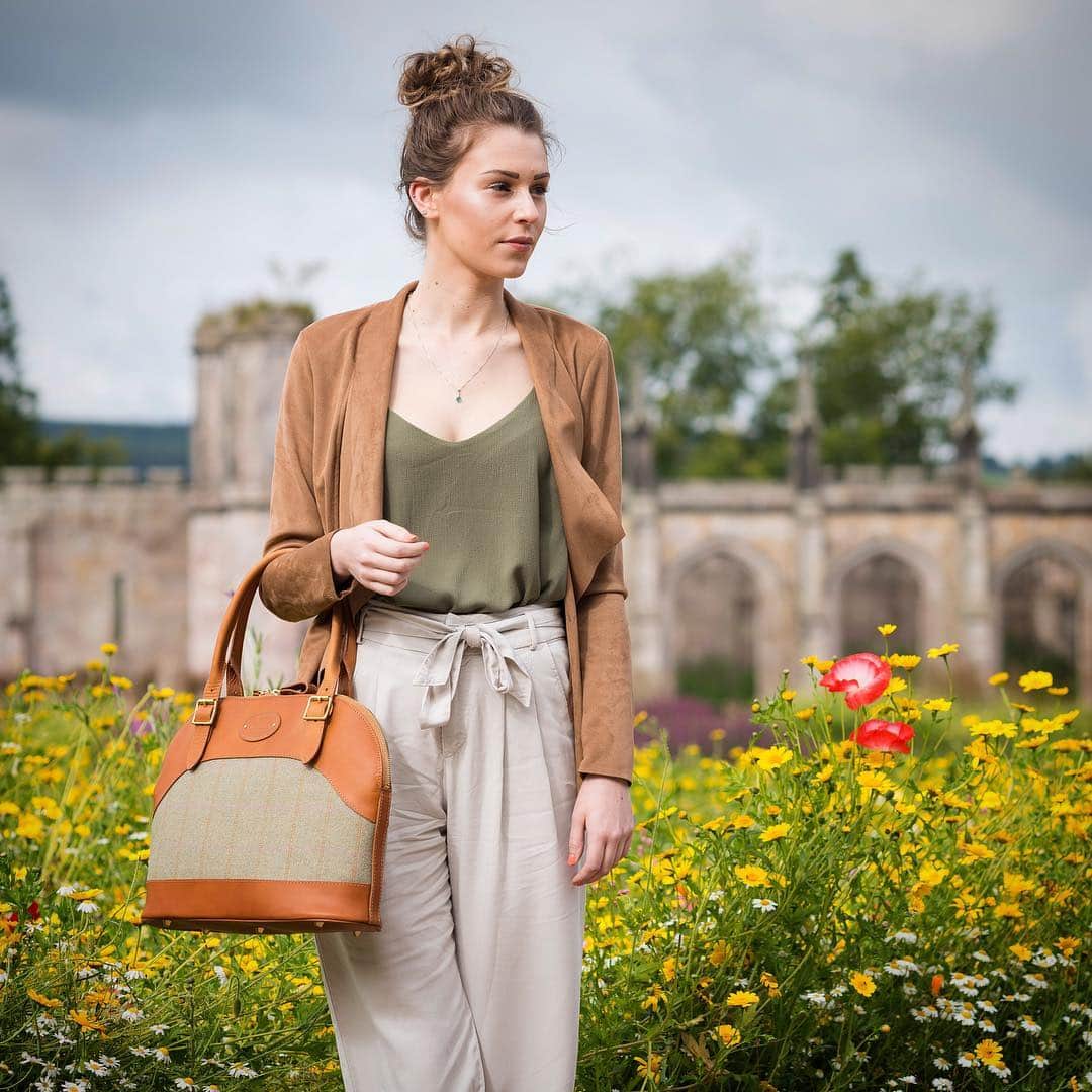 のインスタグラム：「#british made Lucy #tote in Border #tweed available now for #mothersday use code MUM19 at checkout for 10% #handcrafted #madeinengland #bags #totebag #womensfashion #fashionblogger」