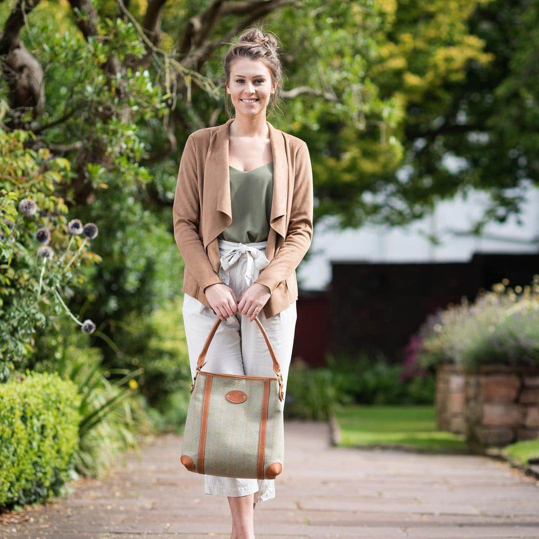 のインスタグラム：「#British made Ellen #shoulderbag in Border #tweed now available for #mothersday use code MUM19 at checkout for 10% #handcrafted #madeinengland #bags #womensfashion #fashionblogger」