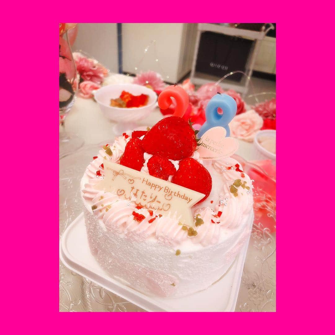 成田梨紗さんのインスタグラム写真 - (成田梨紗Instagram)「お寺に行くと言われて、﻿ お祓いでも行くのかな〜？﻿ って思ってついて行ったら、なんと！！！﻿ ﻿ 涙サプライズ〜😣💗🙈🎂😆🎉😣🎀﻿ ﻿ 大好きなものがたくさんで夢の空間でした💭🎀💕﻿ ﻿ 色々考えて準備してくれて感激です😢﻿ ﻿ ふたりともありがとう。﻿ ﻿ #サプライズ #surprise #誕生日サプライズ #birthday #friends #pink #バルーン #女子会 #dressup」3月22日 21時20分 - narita_risa