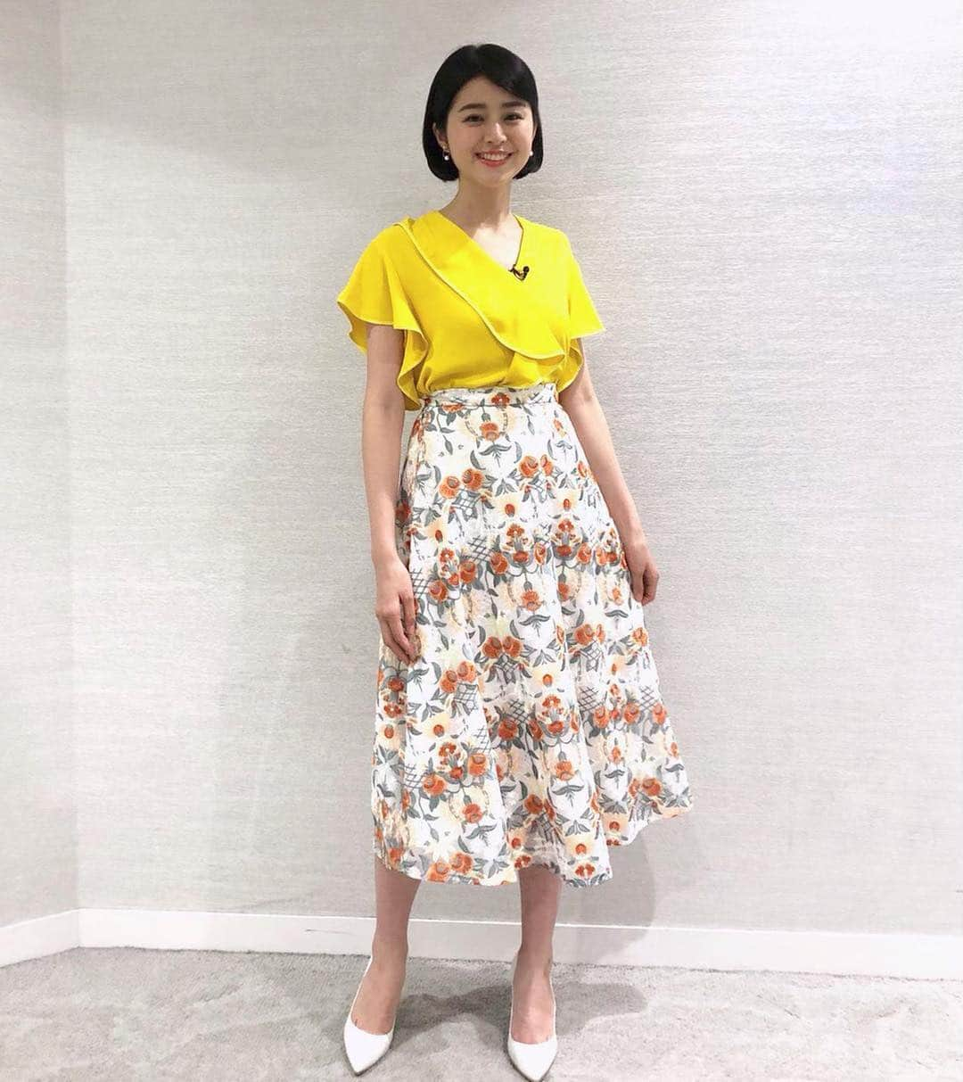 鈴木ちなみさんのインスタグラム写真 - (鈴木ちなみInstagram)「GN🌙✨ blouse...@tarajarmon_jp skirt...@noela_official shoes....@dianashoespress」3月22日 21時23分 - chinami_suzuki0926