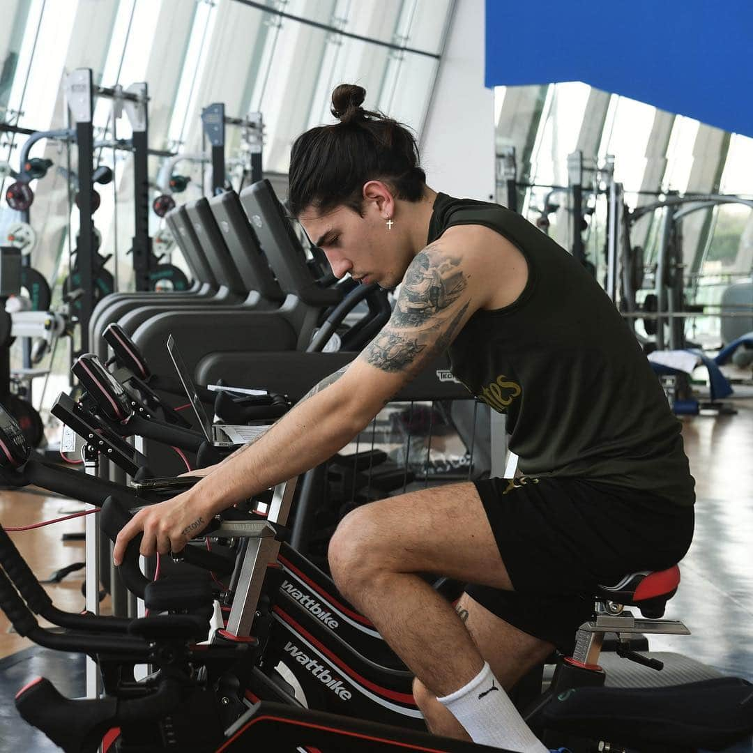 アーセナルFCさんのインスタグラム写真 - (アーセナルFCInstagram)「💪 GETTIN STRONGER  #ArsenalInDubai #Welbeck #Holding #Bellerin #Arsenal #rehab #Dubai」3月22日 21時34分 - arsenal