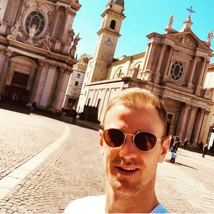ジョー・ハートのインスタグラム：「@theselfieguideto you need to come here 😉 #forzatoro」