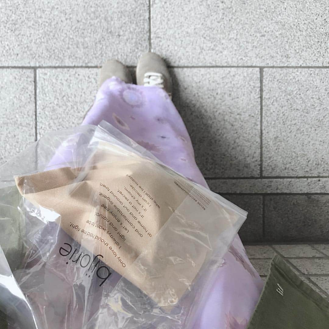 江本るり恵さんのインスタグラム写真 - (江本るり恵Instagram)「@bijorie_official のルームウェア🥰 パット付きなのでこのまま寝れるという嬉しさ、、。 楽だし肌触りサラサラでこれからの時期最高です。 可愛い下着も沢山だったのでまた見に行く。♥︎ #bijorie」3月22日 21時35分 - emotorurie