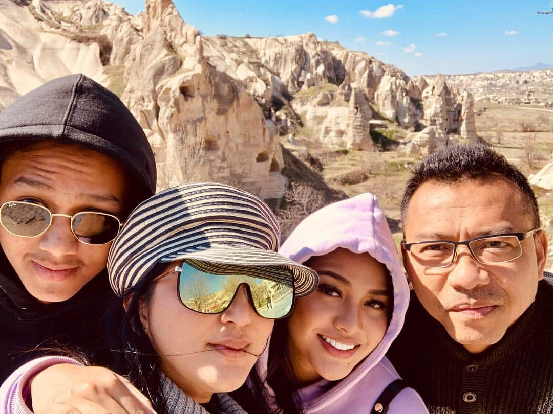 Ashantyさんのインスタグラム写真 - (AshantyInstagram)「Love of my life😍 #goreme #cappadocia @aurelie.hermansyah @azriel_hermansyah @ananghijau」3月22日 21時31分 - ashanty_ash