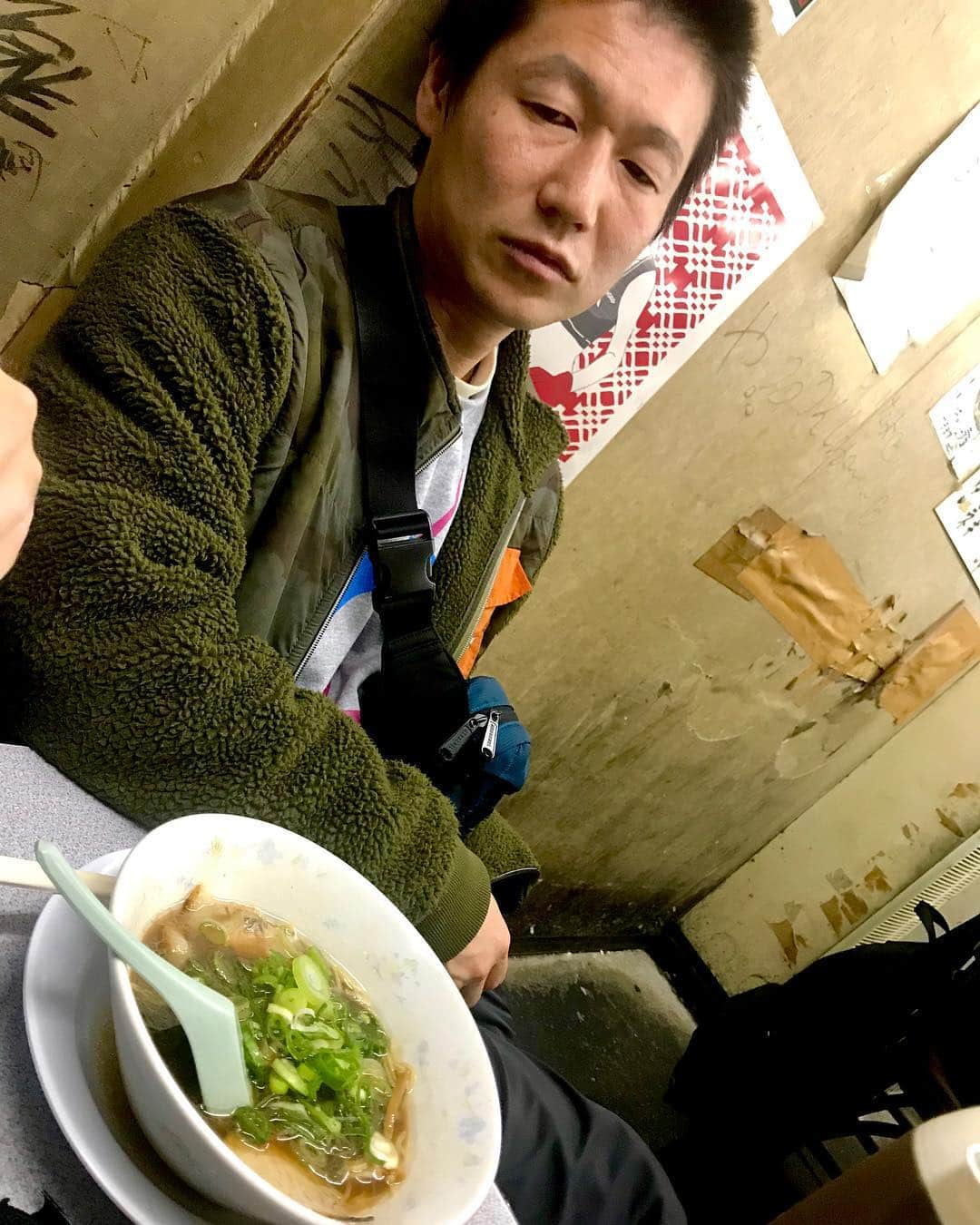 NAOKIさんのインスタグラム写真 - (NAOKIInstagram)「ユキサダに ラーメンを あたえた  なんと ユキサダが おきあがり  なかまに なりたそうに こちらをみている！  なかまに してあげますか？ ▶︎いいえ  #京都MUSEじゃがいも店長」3月22日 21時32分 - naoki_10feet