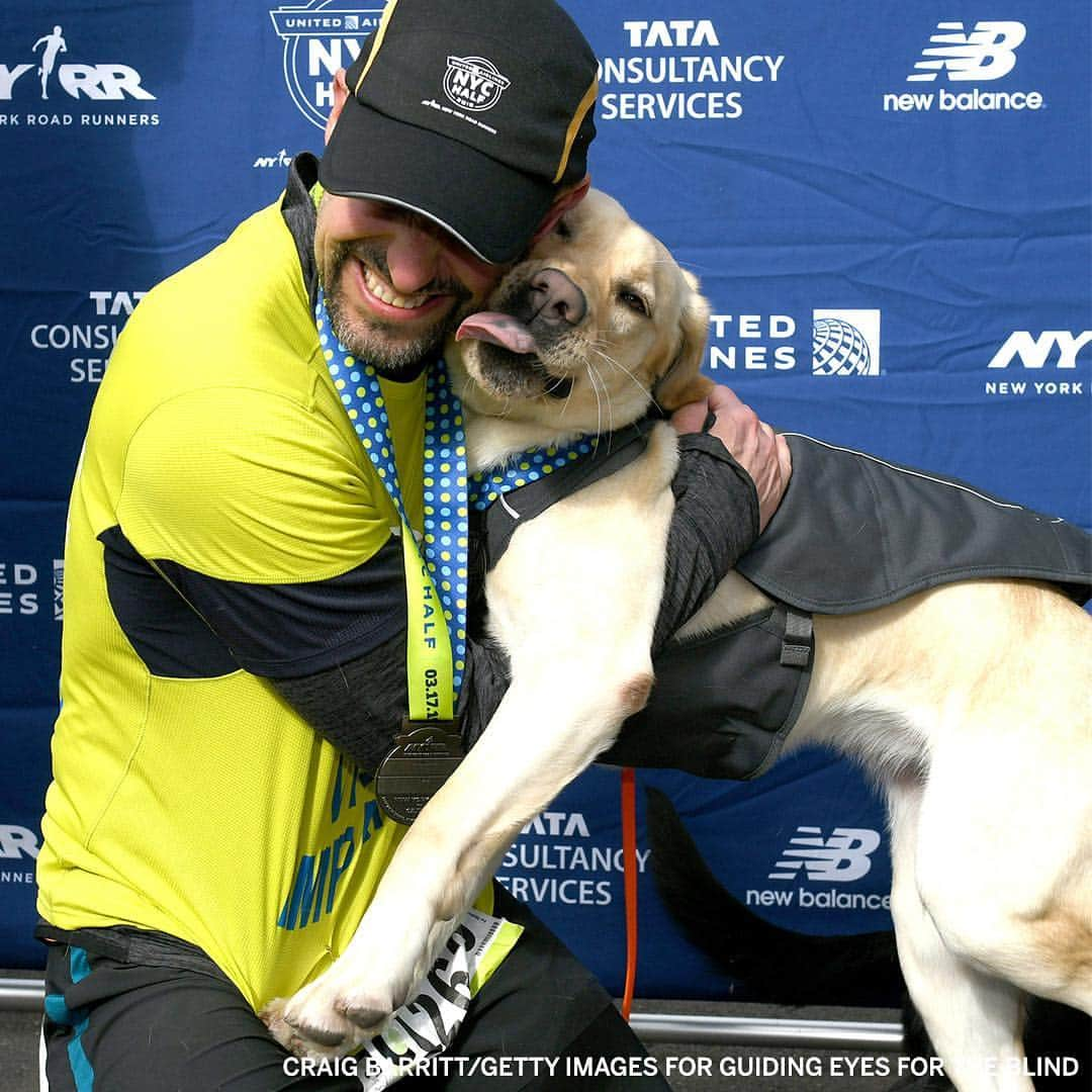 espnさんのインスタグラム写真 - (espnInstagram)「Thomas Panek, who is visually impaired, ran the New York Road Runners half marathon with 3 @guidingeyes dogs to help lead him along the way 🐾」3月22日 21時42分 - espn