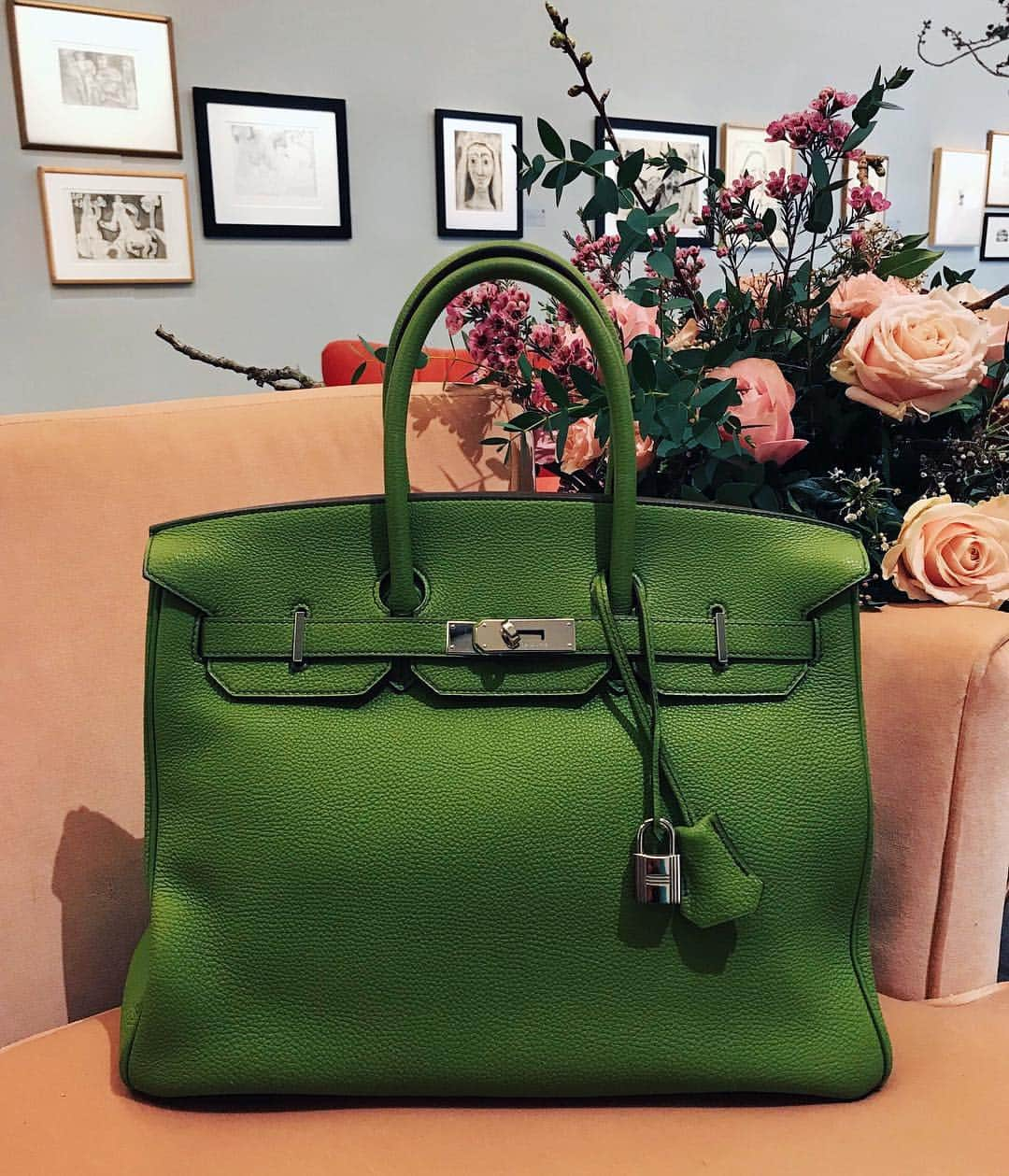 サザビーズさんのインスタグラム写真 - (サザビーズInstagram)「Green with envy: The famed @Hermes Birkin bag was originally created for actress Jane #Birkin in 1983. Today, Sotheby’s is offering  25 extraordinary handbags from Hermès, the luxury retailer first established in #Paris in 1837 as a workshop specialising in equestrian accessories and saddlery. Visit our London galleries this weekend to see them in person, or place an early bid online now ahead of our 10 April sale. #Hermes #Birkin #JaneBirkin #handbag」3月22日 21時40分 - sothebys