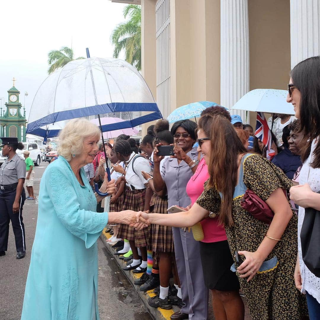 クラレンス邸さんのインスタグラム写真 - (クラレンス邸Instagram)「An incredible welcome for The Prince of Wales and The Duchess of Cornwall to St. Kitts and Nevis 🇰🇳 yesterday - swipe to see more! ⬅️ #RoyalVisitStKitts」3月22日 21時52分 - clarencehouse