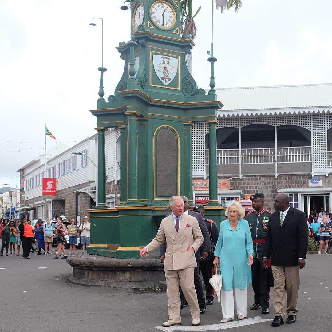 クラレンス邸さんのインスタグラム写真 - (クラレンス邸Instagram)「An incredible welcome for The Prince of Wales and The Duchess of Cornwall to St. Kitts and Nevis 🇰🇳 yesterday - swipe to see more! ⬅️ #RoyalVisitStKitts」3月22日 21時52分 - clarencehouse