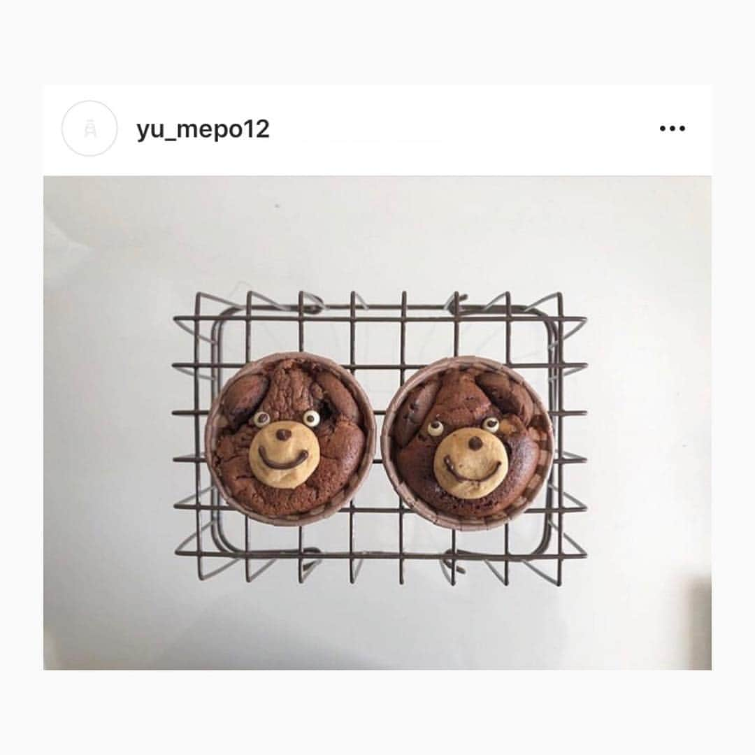 PRESSさんのインスタグラム写真 - (PRESSInstagram)「とっても簡単！可愛くて美味しい #クマフィン の作り方をレクチャーします🐻❤️﻿ ﻿ アレンジマフィンがたくさんある中でも﻿ 最近話題になっているクマフィン。﻿ ﻿ 作り方はとっても簡単なんです！﻿ ﻿ ❶チョコレートのカップケーキを作る﻿ ❷市販のクッキー(ココア味)で耳、プレーンで口を作って、チョコペンで目を書いたら完成！﻿ ﻿ ﻿ 手作りだから1つ1つ顔が違うのも﻿ オリジナルでとっても可愛い❤︎﻿ ﻿ ﻿ ——————————————————﻿﻿﻿﻿﻿﻿﻿﻿ ﻿﻿﻿﻿﻿﻿﻿﻿ お気に入りの写真に﻿﻿﻿﻿﻿﻿﻿﻿ @pressblog #pressblog を﻿﻿﻿﻿﻿﻿﻿﻿ タグ🏷して投稿してください♡﻿﻿﻿﻿﻿﻿﻿﻿ PRESS公式アカウントで﻿﻿﻿﻿﻿﻿﻿﻿ あなたのアカウントをご紹介致します!﻿﻿﻿﻿﻿﻿﻿﻿ ﻿﻿﻿﻿﻿﻿﻿﻿ ——————————————————﻿﻿﻿ #マフィン #マフィン作り #アレンジマフィン #マフィン部 #クマフィン #くまさんクッキー #くまさんケーキ #手作りお菓子 #手作りバレンタイン #手作りマフィン #カップケーキ #カップケーキデコ #カップケーキ作り #お菓子作り #お菓子作り好きな人と繋がりたい #手作りカップケーキ #スイーツ好き #スイーツ作り #カップケーキ部 #お菓子部 #ホワイトデー #バレンタイン手作り #バレンタイン手作り #pressblog」3月22日 21時44分 - press.inc