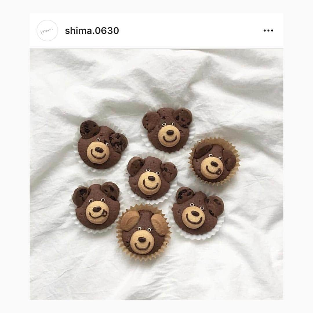 PRESSさんのインスタグラム写真 - (PRESSInstagram)「とっても簡単！可愛くて美味しい #クマフィン の作り方をレクチャーします🐻❤️﻿ ﻿ アレンジマフィンがたくさんある中でも﻿ 最近話題になっているクマフィン。﻿ ﻿ 作り方はとっても簡単なんです！﻿ ﻿ ❶チョコレートのカップケーキを作る﻿ ❷市販のクッキー(ココア味)で耳、プレーンで口を作って、チョコペンで目を書いたら完成！﻿ ﻿ ﻿ 手作りだから1つ1つ顔が違うのも﻿ オリジナルでとっても可愛い❤︎﻿ ﻿ ﻿ ——————————————————﻿﻿﻿﻿﻿﻿﻿﻿ ﻿﻿﻿﻿﻿﻿﻿﻿ お気に入りの写真に﻿﻿﻿﻿﻿﻿﻿﻿ @pressblog #pressblog を﻿﻿﻿﻿﻿﻿﻿﻿ タグ🏷して投稿してください♡﻿﻿﻿﻿﻿﻿﻿﻿ PRESS公式アカウントで﻿﻿﻿﻿﻿﻿﻿﻿ あなたのアカウントをご紹介致します!﻿﻿﻿﻿﻿﻿﻿﻿ ﻿﻿﻿﻿﻿﻿﻿﻿ ——————————————————﻿﻿﻿ #マフィン #マフィン作り #アレンジマフィン #マフィン部 #クマフィン #くまさんクッキー #くまさんケーキ #手作りお菓子 #手作りバレンタイン #手作りマフィン #カップケーキ #カップケーキデコ #カップケーキ作り #お菓子作り #お菓子作り好きな人と繋がりたい #手作りカップケーキ #スイーツ好き #スイーツ作り #カップケーキ部 #お菓子部 #ホワイトデー #バレンタイン手作り #バレンタイン手作り #pressblog」3月22日 21時44分 - press.inc