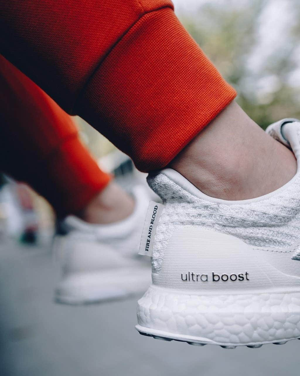 Araya Alberta Hargateさんのインスタグラム写真 - (Araya Alberta HargateInstagram)「#adidasthailand #ULTRABOOST @adidasRunning X @GAMEOFTHRONES ULTRABOOST TARGARYEN #createdwithadidas」3月22日 21時45分 - chomismaterialgirl