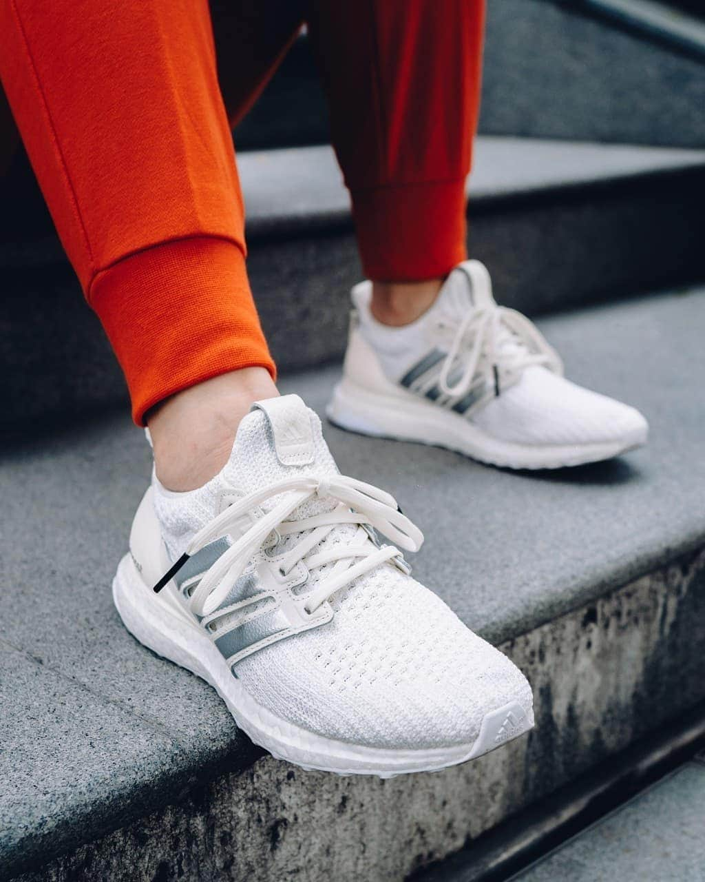 Araya Alberta Hargateさんのインスタグラム写真 - (Araya Alberta HargateInstagram)「#adidasthailand #ULTRABOOST @adidasRunning X @GAMEOFTHRONES ULTRABOOST TARGARYEN #createdwithadidas」3月22日 21時45分 - chomismaterialgirl