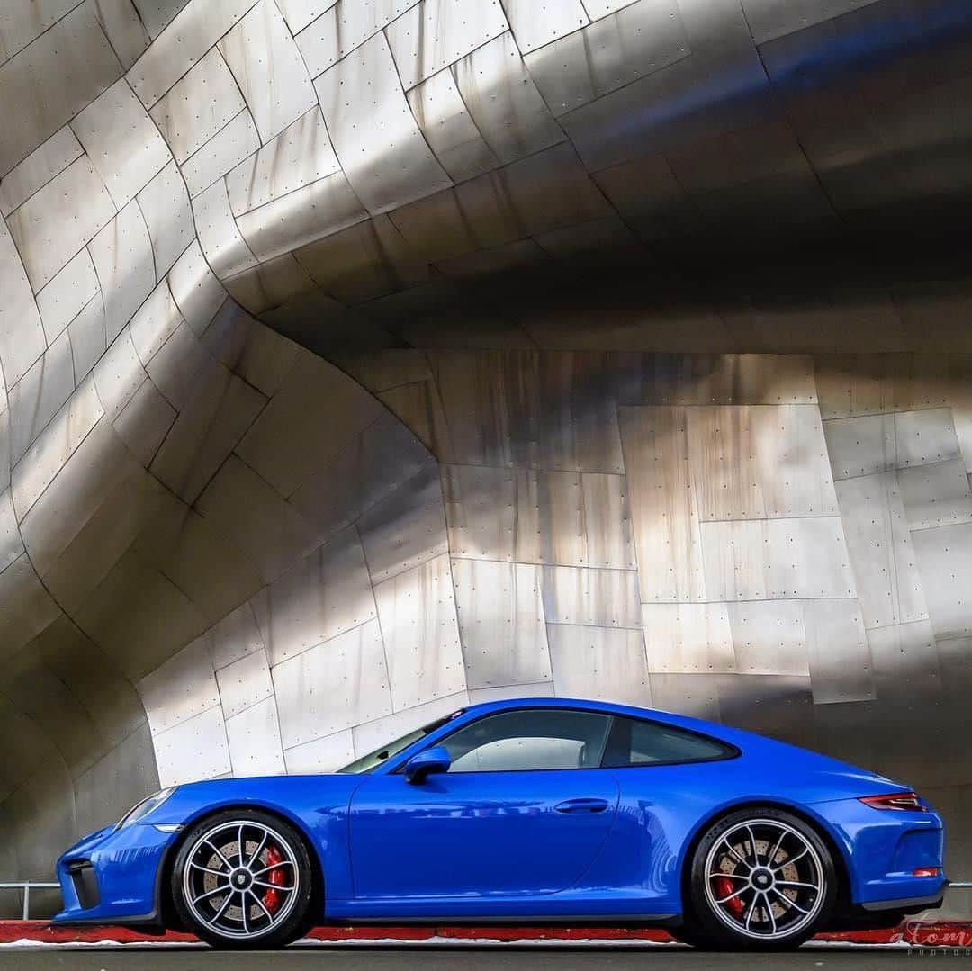 Porscheさんのインスタグラム写真 - (PorscheInstagram)「Form and performance follow function. #PorscheMoment #Porsche #991 #GT3Touring (📷: @atomic80) __ Combined fuel consumption in accordance with EU 6: 911 GT3 with Touring Package: 13,3 l/100 km; CO2 emissions: 302 g/km」3月22日 21時45分 - porsche