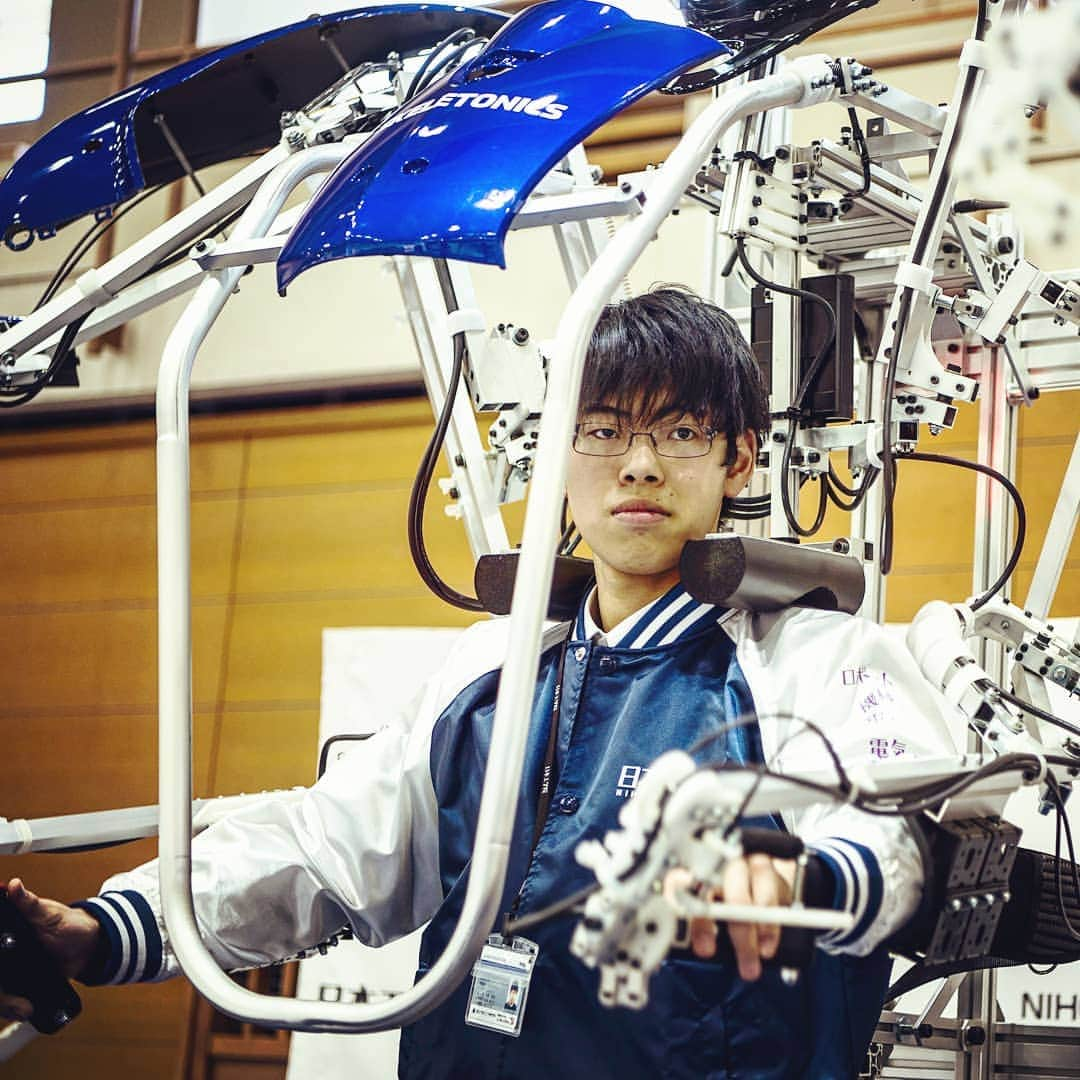 日本工学院さんのインスタグラム写真 - (日本工学院Instagram)「#スケルトニクス というロボットを操縦してます！ 最新の技術を身につけて、いよいよ卒業！ 真剣な眼差しがとても素敵です！ ☆卒制シリーズ☆ #日本工学院 #nihonkogakuin #専門学校 #学生 #日本工学院八王子専門学校 #日本工学院専門学校 #工学院 #教職員投稿写真 #テクノロジーカレッジ #ロボット科 #卒制シリーズ #ロボット好き #ものづくり #真剣な眼差し」3月22日 22時00分 - nihonkogakuin