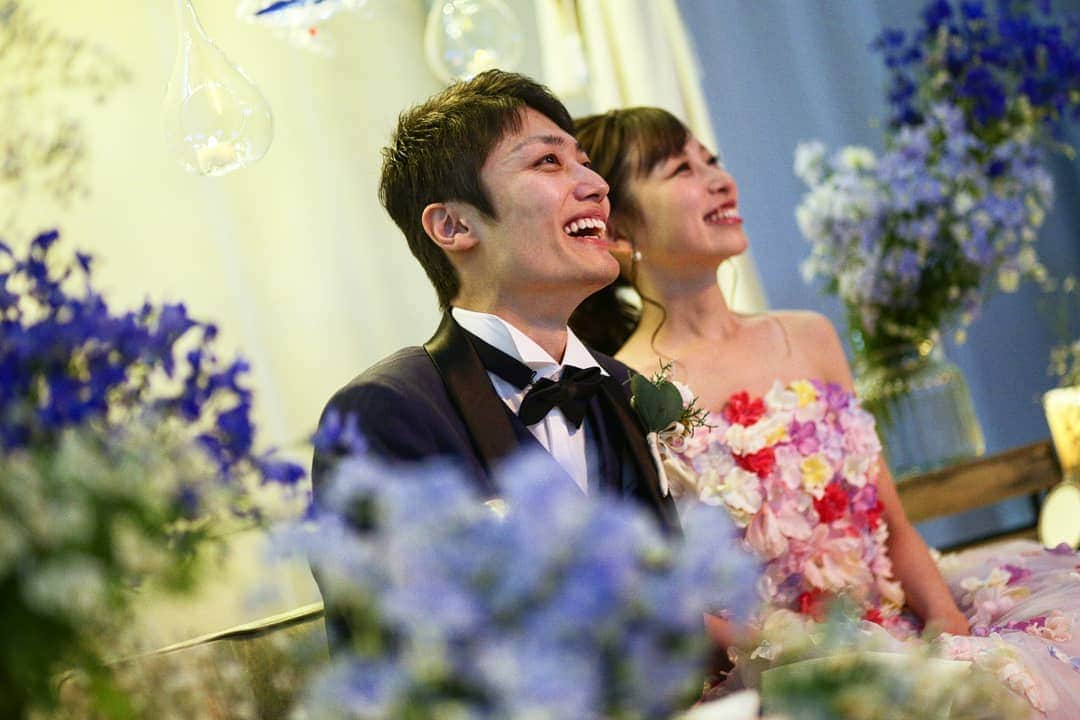 The 33 Sense of Weddingさんのインスタグラム写真 - (The 33 Sense of WeddingInstagram)「結婚記念日 . . 大切な忘れられない 笑顔溢れる幸せな特別な日💍 . ゲストの方が楽しそうにしている所をみて 笑顔なおふたり😊💓 . . #Spring#春婚#婚約#結婚記念日 #結婚式お呼ばれ #the33senseofwedding #結婚式 #ナチュラル #卒花嫁#卒花嫁レポ #大阪 #ウェディングフォト #プレ花嫁 #式場見学#花嫁 #プロポーズ #marry花嫁 #ウェディングカメラマン#花嫁diy#dearswedding #wedding #ウエディング#大阪花嫁 #全国のプレ花嫁さんと繋がりたい #ウェディング #love #follow #結婚式準備 #日本中のプレ花嫁さんと繋がりたい #いいね婚 .」3月22日 21時57分 - the_33_sense_of_wedding