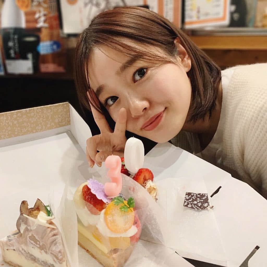 猪鼻ちひろのインスタグラム：「🥰❣️ すき、すき、だいすき！ #いつでも元気と自信をくれる人たち #3枚目の雑なコラージュ #ポーズが年齢を語る #3月なのにサプライズ #箱のまま持ってくるサプライズ #ろうそく自分でつけるサプライズ #じゃんけんでケーキ決めても全部食べさせてくれるサプライズ #こんなところに書けないことが身に起こりまくるサプライズ #人生がサプライズだらけ  #そういう星に生まれたと思って #30歳 #頑張ります 🙄🌸☺️」
