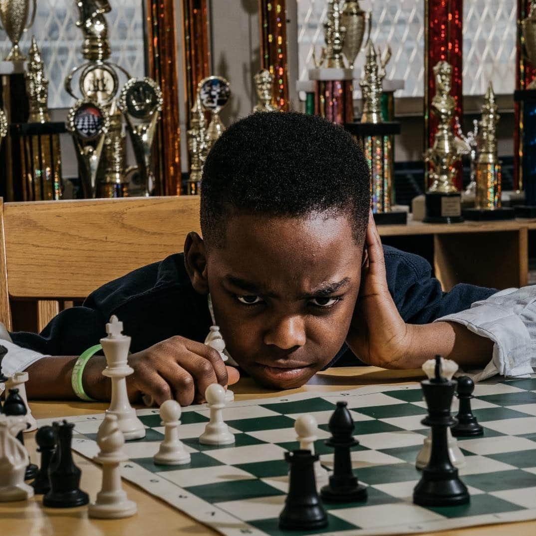 ニューヨーク・タイムズさんのインスタグラム写真 - (ニューヨーク・タイムズInstagram)「In Opinion | Tanitoluwa Adewumi is the newly crowned New York State chess champion for kindergarten through third grade. His family fled Nigeria in 2017, fearing attacks by Boko Haram terrorists. They arrived in New York City a bit more than a year ago, and a pastor helped steer them to a homeless shelter. Tani, as he is known, then began attending the local elementary school, P.S. 116, which has a part-time #chess teacher who taught Tani how to play. “I want to be the youngest grandmaster,” 8-year-old Tani told @NickKristof. “The U.S. is a dream country,” Tani’s father told Nick. “Thank God I live in the greatest city in the world, which is New York, New York.” @theotherchrislee shot this photo. Visit the link in our profile to read more of Tani's story in @nytopinion.」3月22日 22時17分 - nytimes