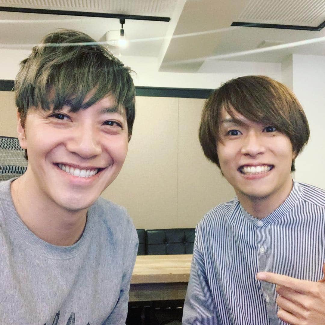 田中隼人さんのインスタグラム写真 - (田中隼人Instagram)「音楽チャンプで一緒だった、杉山くん @sugisansugisansugisan との共同作業2曲目🙆‍♂️🙆‍♂️ ファスティング中の杉山くんに感化されてお昼をジュースにしたけどお腹すいて頭回らない…笑 コールドプレスジュース1本でも持ってきてくれる #ubereats めちゃ有能😊」3月22日 22時14分 - tanaka_hayato