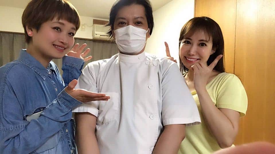 ロシアン佐藤さんのインスタグラム写真 - (ロシアン佐藤Instagram)「先週も鍼に！ 継続中なので今週末も行ってきます！ はりのあとはスッキリするからいいね☺️ ウチのよめは背中と肩周り。なんか、このままストレッチとかしないと四十肩なるよーと言われていました🐒 日々のストレッチが大切だそうです。 鍼のあとは肩周りの可動域が広がってたよ👐 ここを紹介してくれたジュンちゃんは、今年から花粉症デビューで、お灸と鍼で対策してみることに👼 軽くなったらしい。 ツボって面白い👐  先生めちゃくちゃ気さくでなんでも相談しやすいです👐 またいきまーす！  #中目黒 #ゆう鍼灸院 #鍼治療 #美容鍼 #鍼治療 #按摩 #お灸 #灸鍼」3月22日 13時32分 - i_am_hito.chin