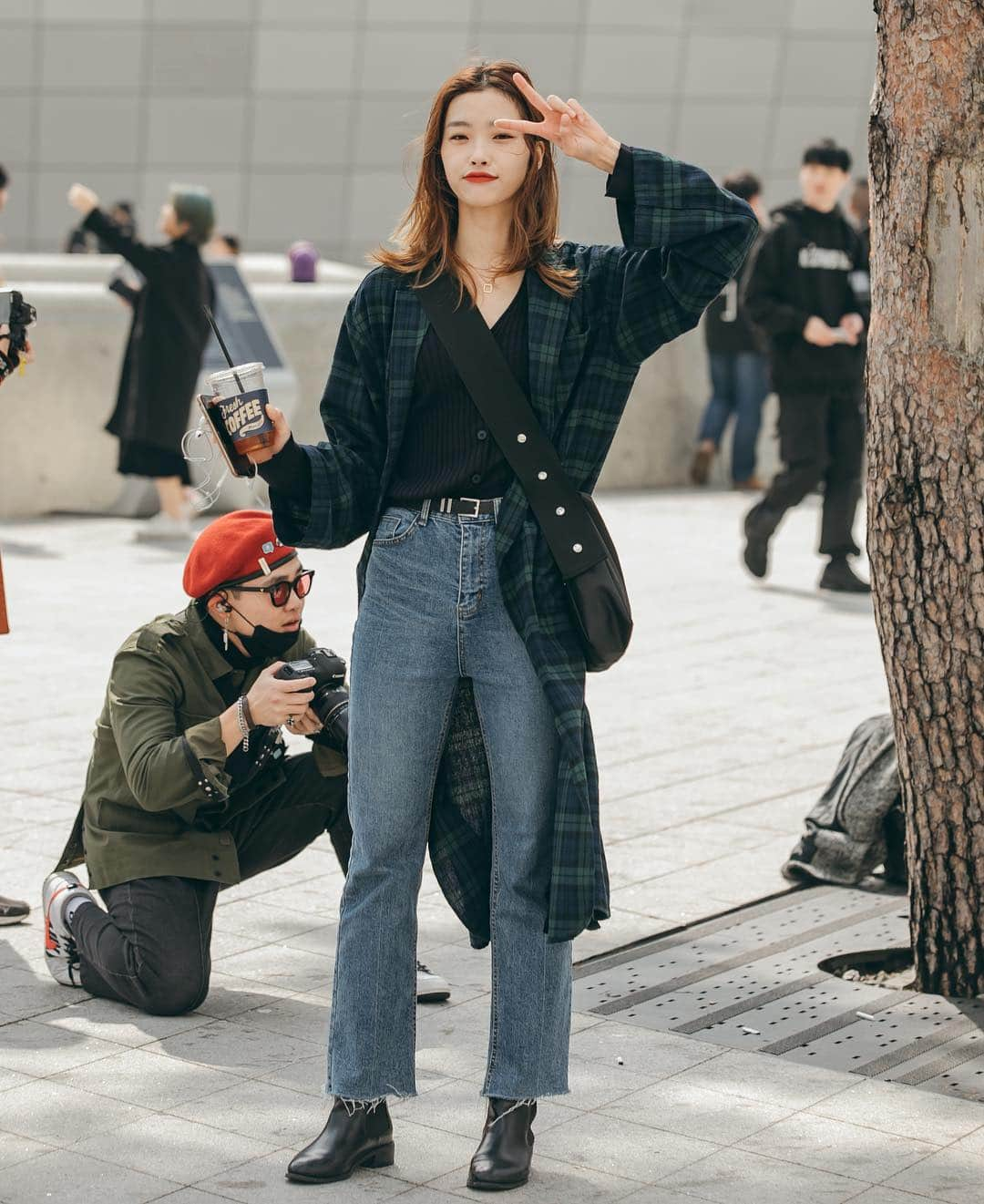 가로수길 , Seoulさんのインスタグラム写真 - (가로수길 , SeoulInstagram)「SFW Street Fashion Style Thx @leessseoyeon 😆👋🏻 서연이 완전 귀여움 💥💥🔥 . . #写真 #モデル #フィルム #ファッション #フォトグラファー #ストリートファッション #파리 #東京 #서울패션위크 #sfw #오오티디 #nyc #london #패션스타그램 #newyork #nyfw #셀카 #portrait #seoulFashionWeek #street #streetfashion #streetphoto #가로수길 #이태원 #사진 #스트릿패션 #모델 #tokyo #nyfw #pfw」3月22日 13時32分 - jaylim1