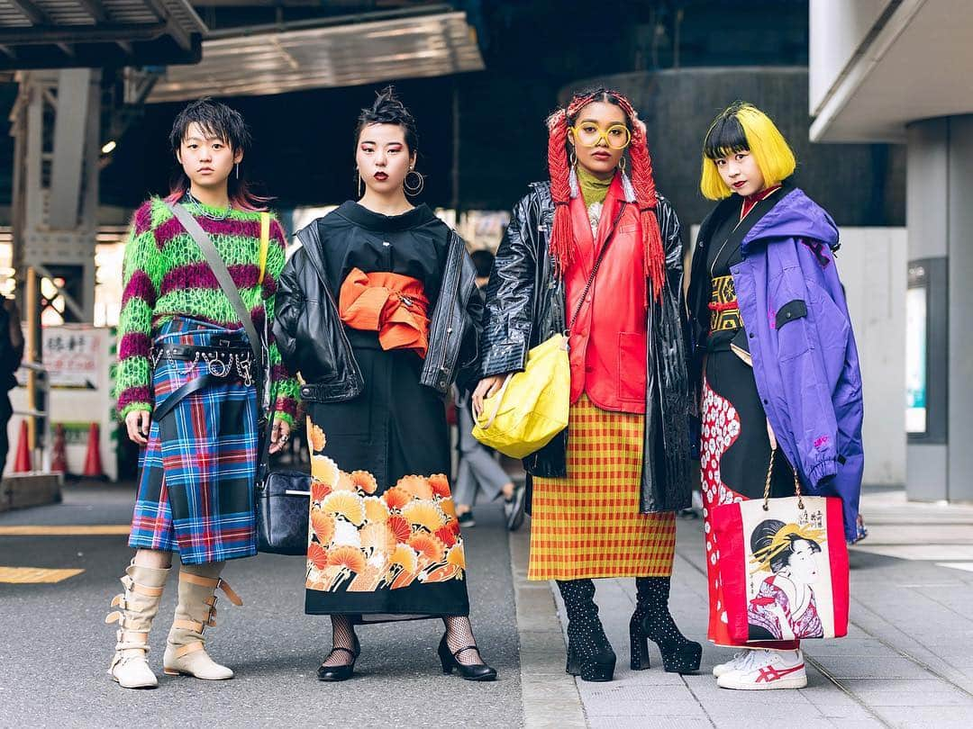 Harajuku Japanさんのインスタグラム写真 - (Harajuku JapanInstagram)「Tokyo Fashion Week street snaps!! Our snaps from Tokyo Fashion Week are being published each day on Vogue.com (@VogueRunway). Please check them all by clicking the link in our Instagram bio. Thank you to all of the amazing people we are meeting this week! Also, if you're in these snaps and you want to be tagged, let us know in the comments!!」3月22日 13時35分 - tokyofashion