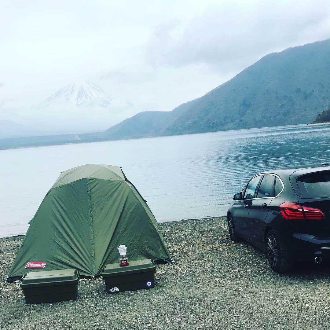 森豪士さんのインスタグラム写真 - (森豪士Instagram)「テント+車+湖+富士山＝最高😎👍🏽 #camp #coleman #lake #mtfuji #car」3月22日 13時36分 - tsuyoshimori