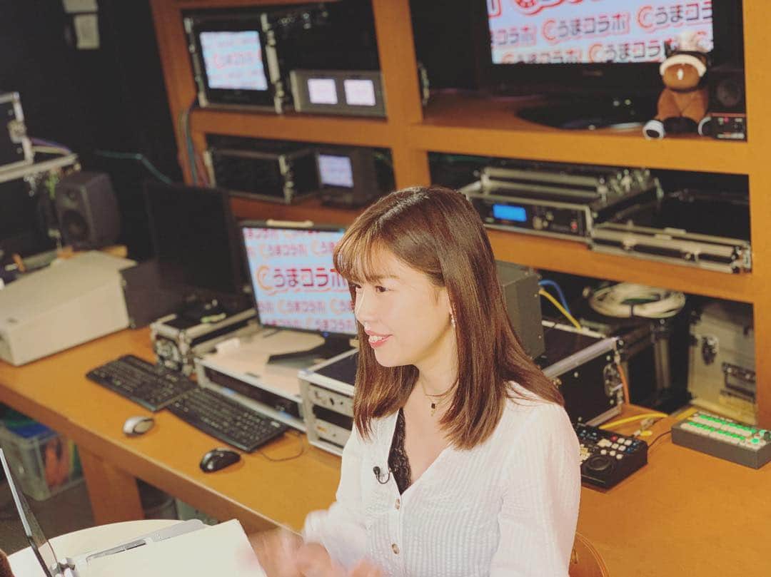 中村愛さんのインスタグラム写真 - (中村愛Instagram)「🎙♡ ・ ・ ・ 決定的瞬間⁉️ いや、マイクを付けてもらってるだけですw 今日も無事収録終わりました(^^)❣️ #競馬 #競馬予想 今週は #g1 ですね🌟 やったー(o^^o) #高松宮記念 #金曜競馬クラブ #チバテレ #テレ玉 #中村愛」3月22日 13時37分 - nakamuramura_ai