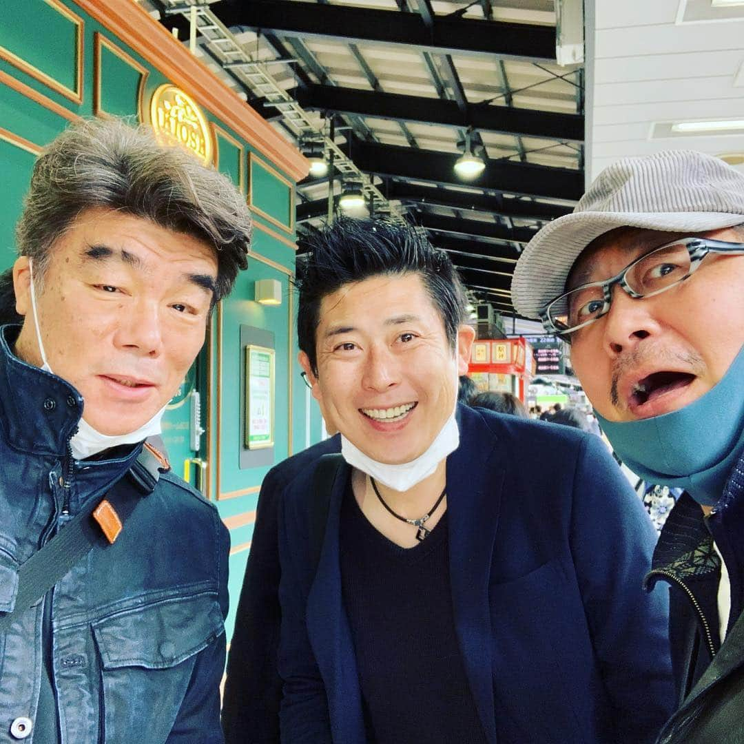 松尾貴史さんのインスタグラム写真 - (松尾貴史Instagram)「同じ新幹線に #村田雄浩 さん、#マギー審司 さんが。」3月22日 13時39分 - kitsch.matsuo