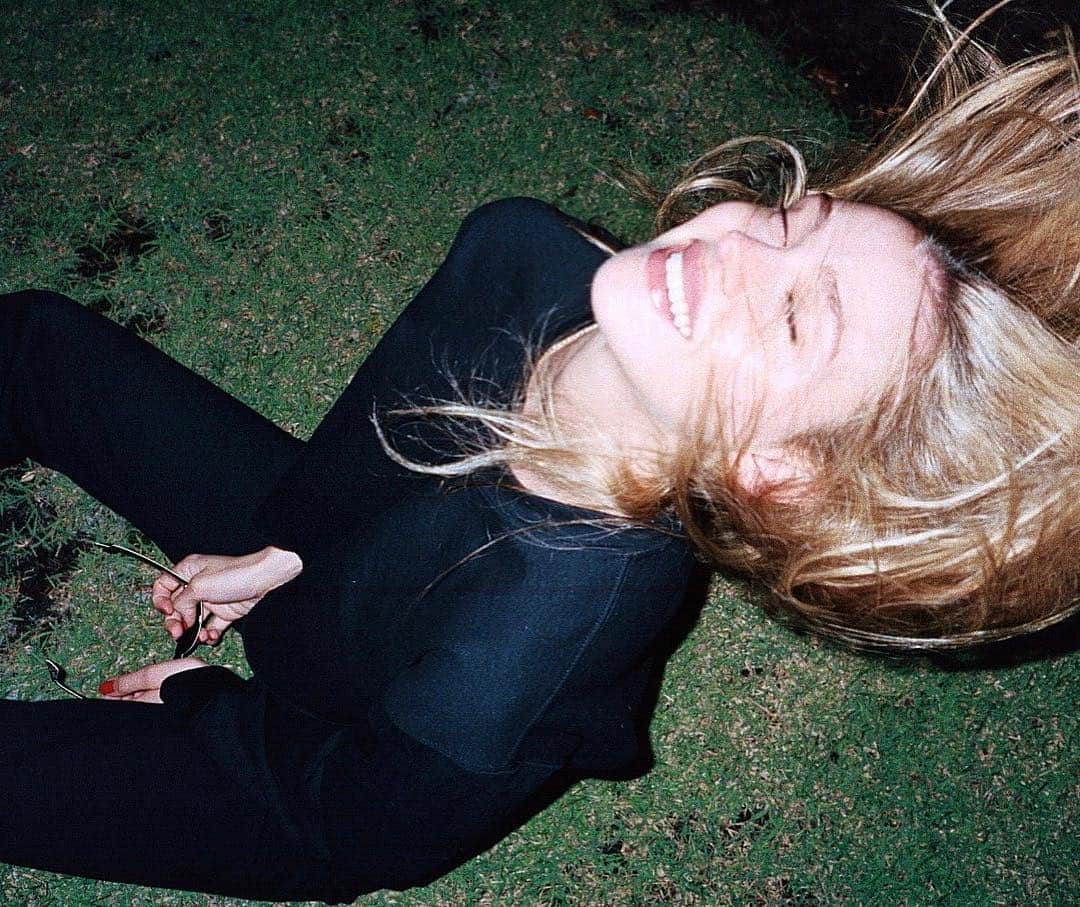 ニコラ・ペルツのインスタグラム：「sweet nothings」