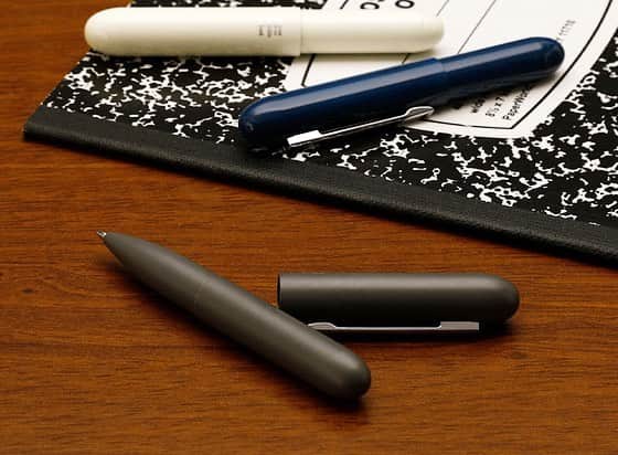 HIGHTIDE/ハイタイドさんのインスタグラム写真 - (HIGHTIDE/ハイタイドInstagram)「. 【本日3/22（金）より先行予約受付開始！】 . 20周年を迎えたpencoの新商品、バレットボールペンが本日より予約受付スタート！ 真鍮を削り出しつくられたpencoオリジナルのバレット型ボールペンは、品質と使いやすさにこだわったシンプルなフォルム。艶なし仕上げのブラックとカーキ、艶あり仕上げのアイボリー、レッド、ネイビーの5色展開です。 . HIGHTIDE ONLINE & ZOZOTOWNにて先行予約受付中です。4月下旬発送予定。 penco.jp/news/20th/ @penco_jpn . #hightide #ハイタイド #penco #ペンコ #20th #20thanniversary  #先行予約  #ボールペン」3月22日 13時51分 - hightide_japan