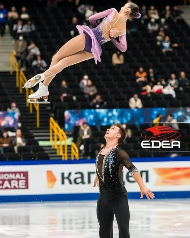 Martin Bidařさんのインスタグラム写真 - (Martin BidařInstagram)「Our first big competition is done and we couldn't be happier! Special thanks to our coaches @dmitrisimba @petr_bidar and @t.verner for your patience!😁😍🙏 Now let's work for the next season💪🏼🇨🇿🦁 #worlds #japan #experience #czechpower」3月22日 13時54分 - martinbidar13