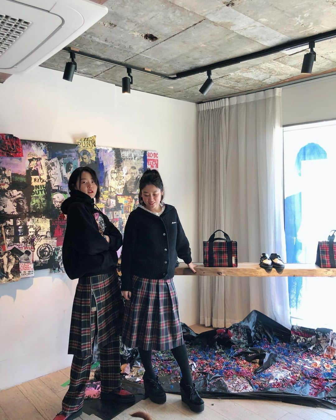 ヒョニ・カンさんのインスタグラム写真 - (ヒョニ・カンInstagram)「이번옷 완전 내 취저❤️❣️ @fleamadonna_official 2019FW presentation ✔️ #studioconcrete」3月22日 14時08分 - hyoni_kang