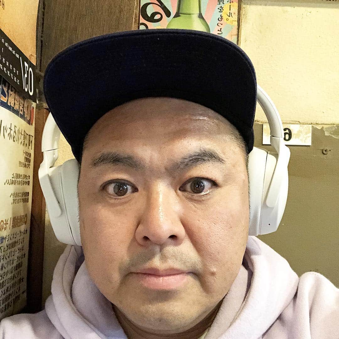 大地洋輔のインスタグラム：「たまにある、目&顔バッキバキの時。  #目バキ #顔バキ #ヘッドフォン #Bluetooth #スカルキャンディ  #skullcandy  #タグを #スカウター #付けてるみたいに #してみた」