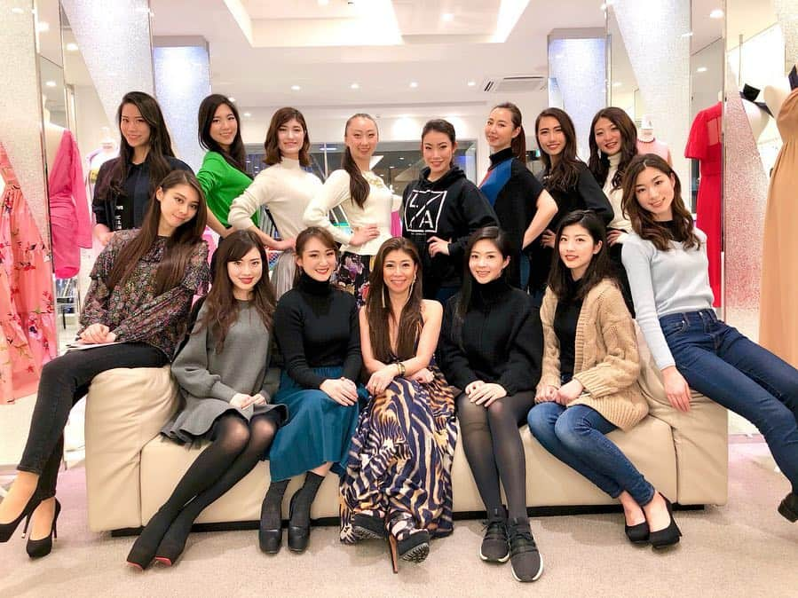 Taki Tanakaさんのインスタグラム写真 - (Taki TanakaInstagram)「I gave a lecture last night to #missuniverse2019 #finalists about fashion, focusing on #sustainability and #diversity #🌈 昨夜は#ミスユニバース 2019 #ファイナリスト に向けてファッションについて講義を開催。 私が日頃考えている#サステナビリティ #ダイバーシティ をテーマにお話させて頂きました。 みんなキラキラと瞳輝かせながら興味津々に聴いてくれた💖 #ありがとう #aboutlastnight #izastagram @iza_official」3月22日 14時34分 - tanakataki