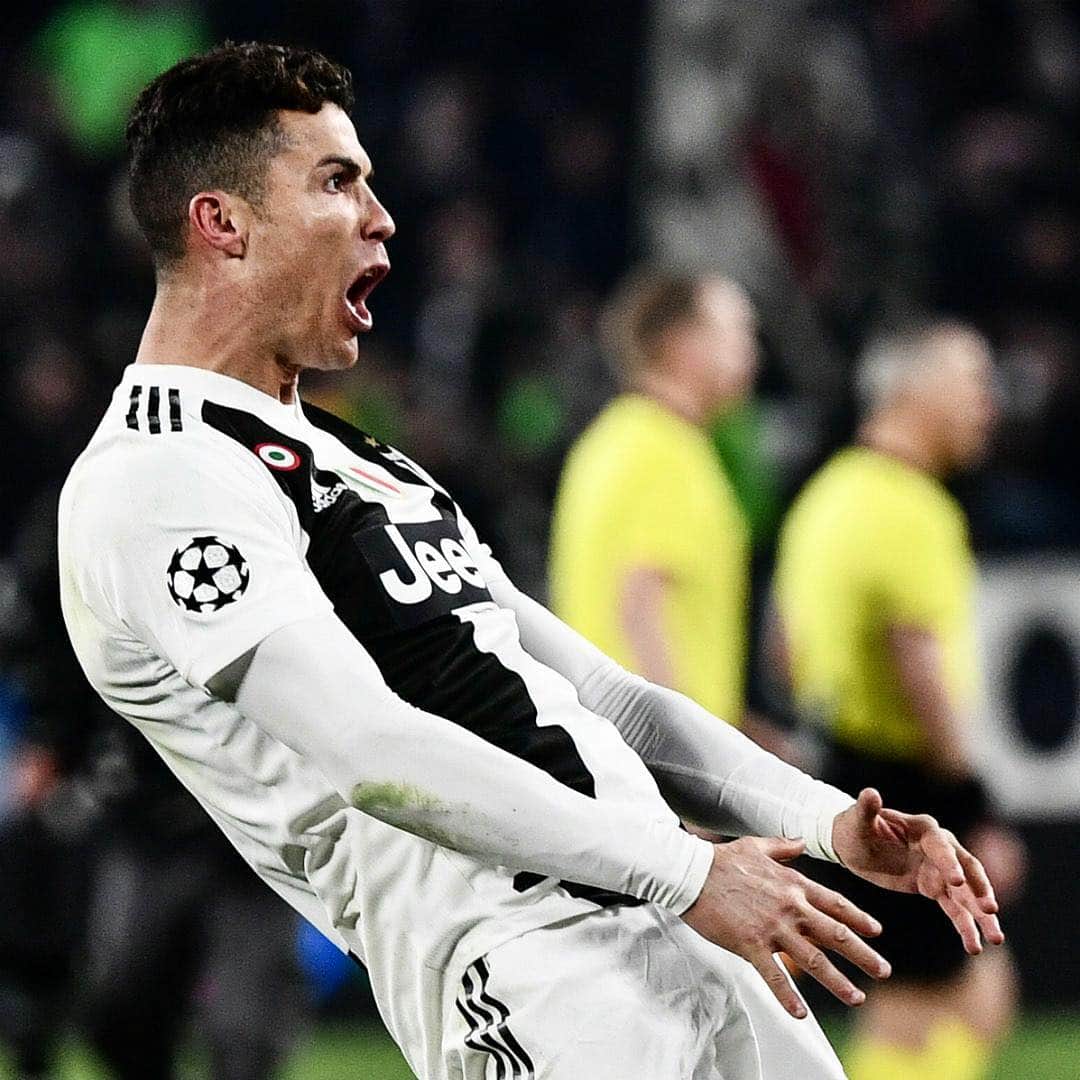 のインスタグラム：「. ＼#ロナウド が準々決勝での出場停止を回避!!／ #UCL での“股間パフォ”の処分は250万円の罰金に決定💸 (Photo:Marco Bertorello/AFP/Getty Images) . @cristiano @juventus . #soccer #football #uefachampionsleague #championsleague #juventus #cristianoronaldo #サッカー #フットボール #UEFAチャンピオンズリーグ #クリスティアーノロナウド #⚽️」