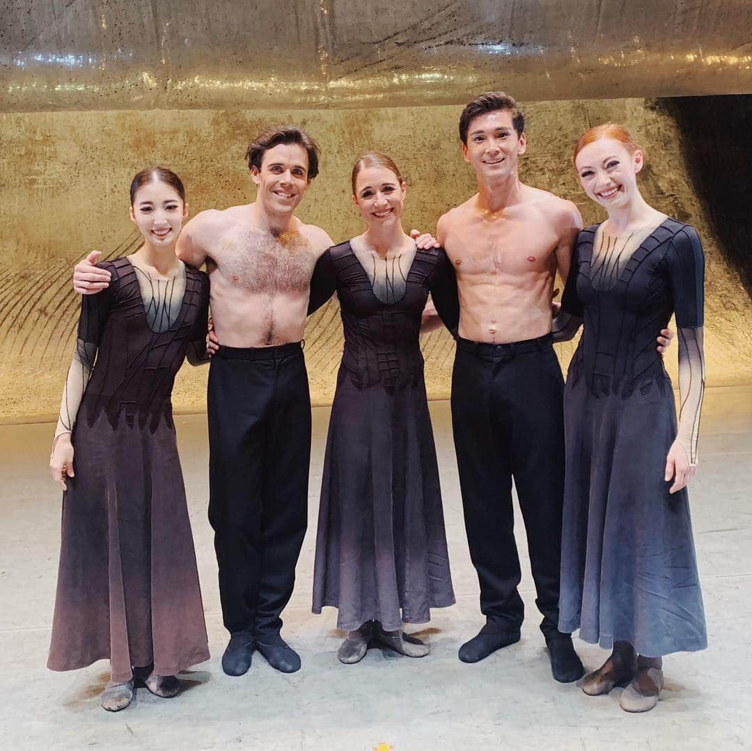 飯島望未さんのインスタグラム写真 - (飯島望未Instagram)「It was a successful opening night of “Premieres” for Houston ballet.  Big thank you to Elke Schepers, who staged “Dream Time”  I'm so grateful to be able to work with her and got to do this amazingly beautiful piece. she is one of the most generous and kind people I’ve ever met. she is nothing short of everything.  all my respect. she gave me confidence in my dancing and to explore more. I can’t wait to do this again on Saturday night with these beautiful peeps😎✨ Also congratulations to @aszurebarton and @justin_peck 🎉🎉. Beautiful pieces!! I wish I could’ve been involved!! #jirikylian #AszureBarton #JustinPeck #Premieres #HoustonBallet」3月22日 14時37分 - nozo0806