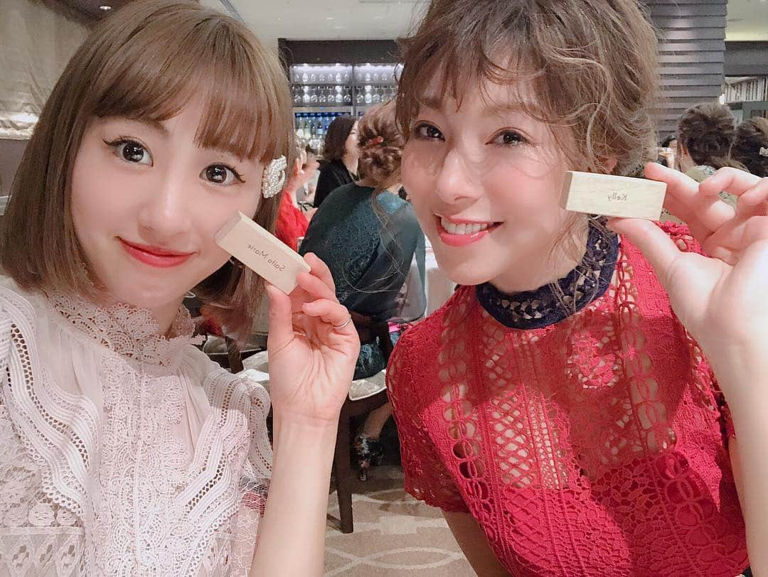 西村ケリーさんのインスタグラム写真 - (西村ケリーInstagram)「Marie💓Kelly お揃いっぽい色合いでした🤭💜 #ピンク #レースドレス#お揃いコーデ #ドレス #インポートドレス #結婚式コーデ #仲良しちゃん #weddingdress #weddinghair #weddingparty #weedingmakeup #pinkdresses #partydress #flower_beauties_  #photooftheday #photogenic #beautifulday #결혼식 #드레스 #귀여워 #파티 #vestido #bonito #instafashion #hairstyle」3月22日 14時57分 - kellynishimura8