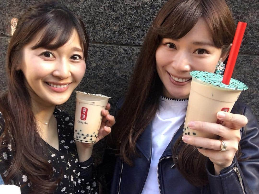 山本愛子さんのインスタグラム写真 - (山本愛子Instagram)「ランチのあとはカフェに移動♪  昨日ストーリーに載せたケーキを✨  わたしはいつものように、ケーキを2ついただいて満足です♥ おいしかったな〜♥ レジで「ケーキ2つの方！」と言われたのは少し恥ずかしかったけど☆  最近🍰食べすぎ(　-᷄ ᴗ -᷅ )💦 最後はタピオカで〆♪✨ 久しぶりにあったらお互いに色々と環境も変わり、話したりません♥  可愛い後輩ちゃん✨ これからもたくさん遊んでもらうつもりです(*´◡`*)♪ #和歌山仲間  #リポーター #和歌山市観光キャンペーンスタッフ #アゼリア #カフェ #ケーキ #タピオカ #ゴンチャ」3月22日 15時06分 - aikoyade1219