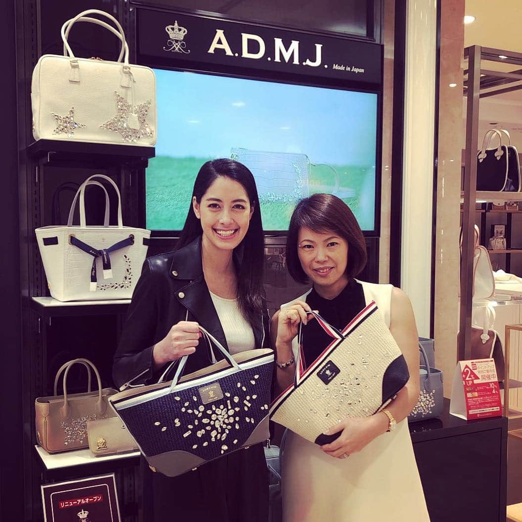 森泉さんのインスタグラム写真 - (森泉Instagram)「#ADMJ reopening at Nihonbashi Takashimaya🤩 check out all the sparkling bags on A.D.M.J. TV💖」3月22日 15時06分 - izumi.mori