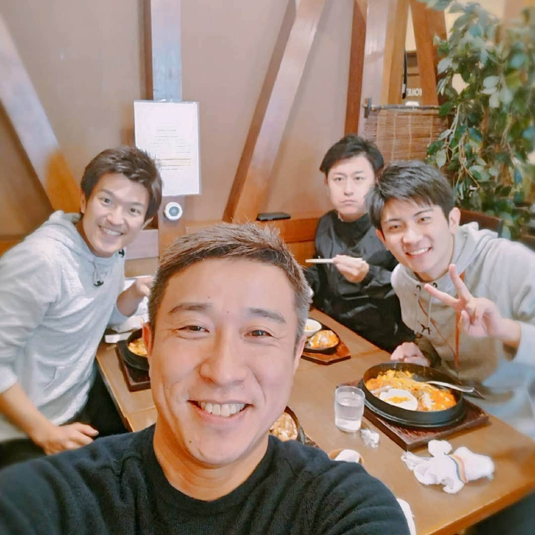 佐藤裕二さんのインスタグラム写真 - (佐藤裕二Instagram)「今日はみんなで#ランチ 。#メーテレアナウンサー 陣#大好き な#せろり です。 46歳佐藤から25歳の伊豆蔵くんまで、#鉄板 #スパゲッティ に#舌鼓 。  #会話 の内容はしょうもなさ過ぎて書けません（笑） #ごちそうさまでした  #名古屋ランチ #名古屋 #中区 #名古屋市中区  #鉄板スパ #あんかけスパ  #コルポチ #スパイシーポチ  #モツァレラ #モッツァレラ  #ハンバーグ#エビフライ #奮発 #ふんぱつ #竹田基起 #堂野浩久 #伊豆蔵将太  #メーテレ #ドデスカ #佐藤裕二」3月22日 15時12分 - karaage_satou