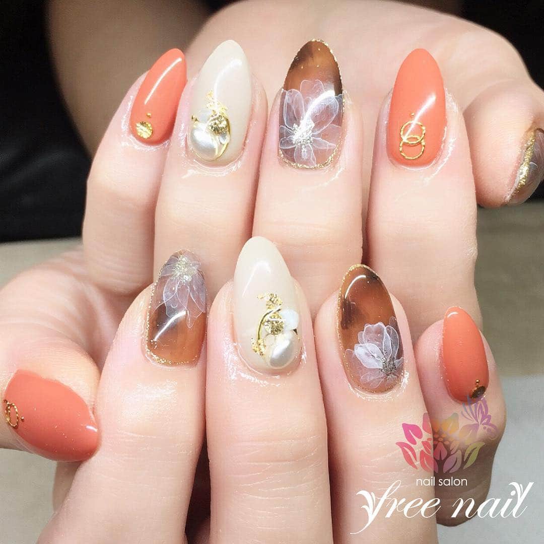free nail フリーネイルさんのインスタグラム写真 - (free nail フリーネイルInstagram)「. お客様ネイル💅🏻🌸✨ . 水彩フラワー×べっ甲ネイル🌸✨ . レースのような花びら🌸✨ . ご来店ありがとうございました🙇🏻‍♀️🙇🏻‍♀️🙇🏻‍♀️💗 . #ネイル #フリーネイル #ネイルアート #ジェルネイル #ネイルサロン #大阪ネイルサロン #ネイルデザイン #ネイルチェンジ #水彩ネイル #たらしこみネイル #フラワーネイル #べっ甲ネイル #パールネイル #オレンジネイル #ブラウンネイル #デザインネイル #シンプルネイル #トレンドネイル #大人ネイル #春ネイル #スプリングネイル #美甲 #日式美甲 #springnails #nailsart #nailsalon #nailsdid #newnails #newnail #freenail」3月22日 15時16分 - freenail_jpn