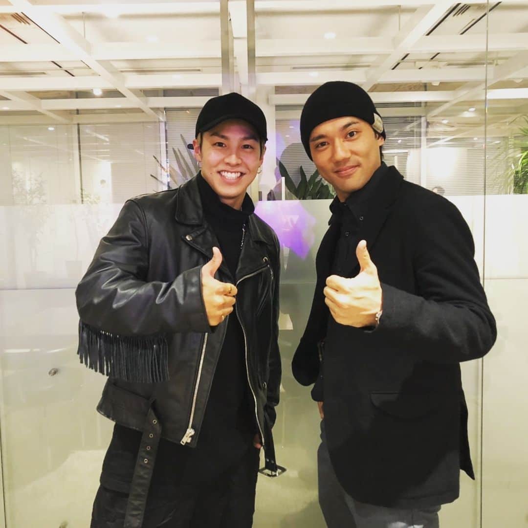 のインスタグラム：「RIKU氏と久しぶりのなんでもない日々を収録！！✨ 皆さまお楽しみに！！✨ #おざっつ #おざっつのなんでもない日々 #tribe_mobile #rampage #riku #yuta_ozawa #劇団EXILE #ozatts」