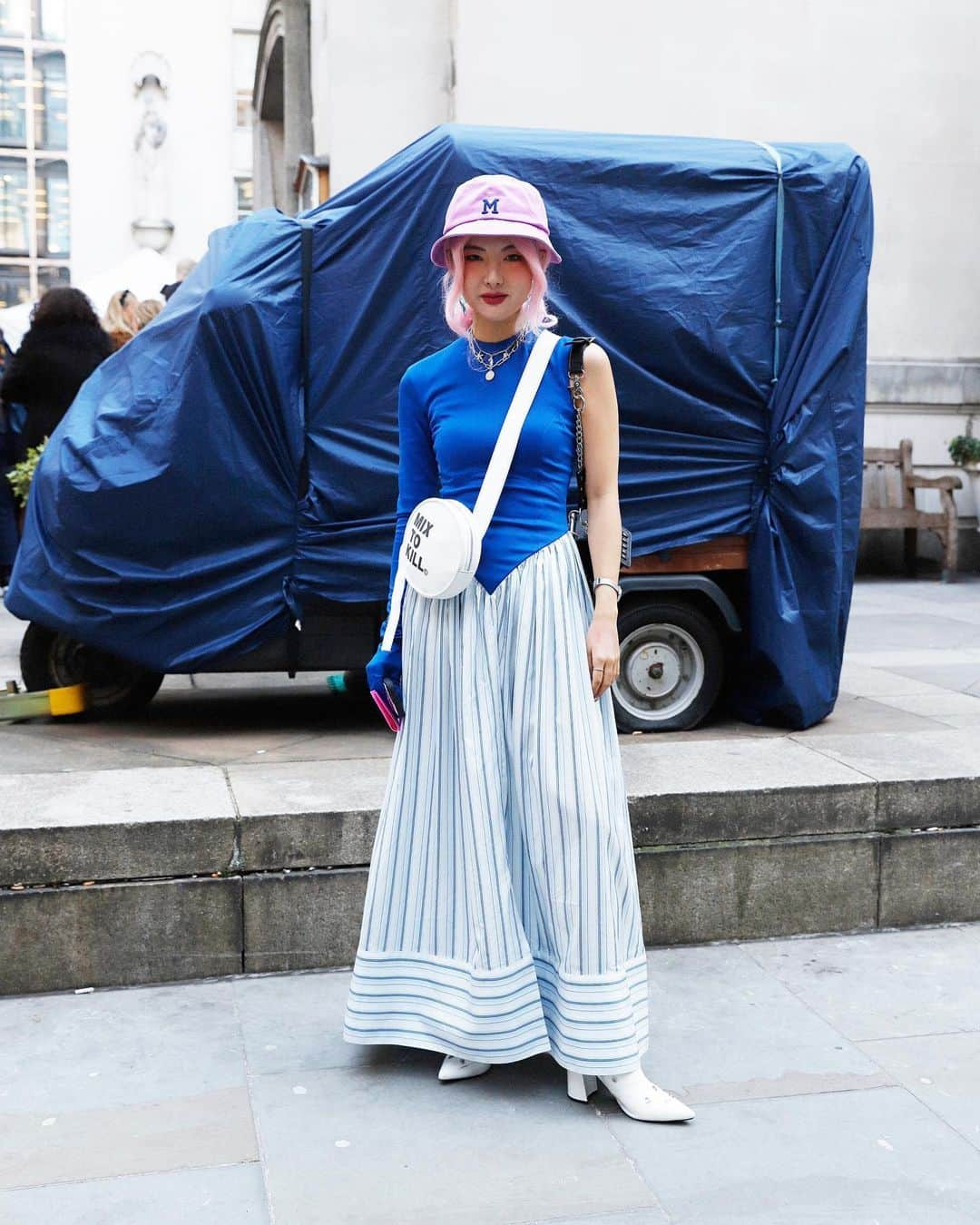 Droptokyoさんのインスタグラム写真 - (DroptokyoInstagram)「LONDON STREET STYLE Style01: @olimpiakastrau / Style02: @cheristyle_  #streetstyle#london#streetscene#streetfashion#streetwear#streetculture#fashion#film#filmphotography #LFW#AW19#londoner#styleblogger#fashionshow#fashionmodeles#mood#fashionweek#photography#instafashion#fashionstyling#models#highfashion#fashionstyle#fashionstyling#photographer#style Photography: @yuri_horie_」3月22日 15時26分 - drop_tokyo