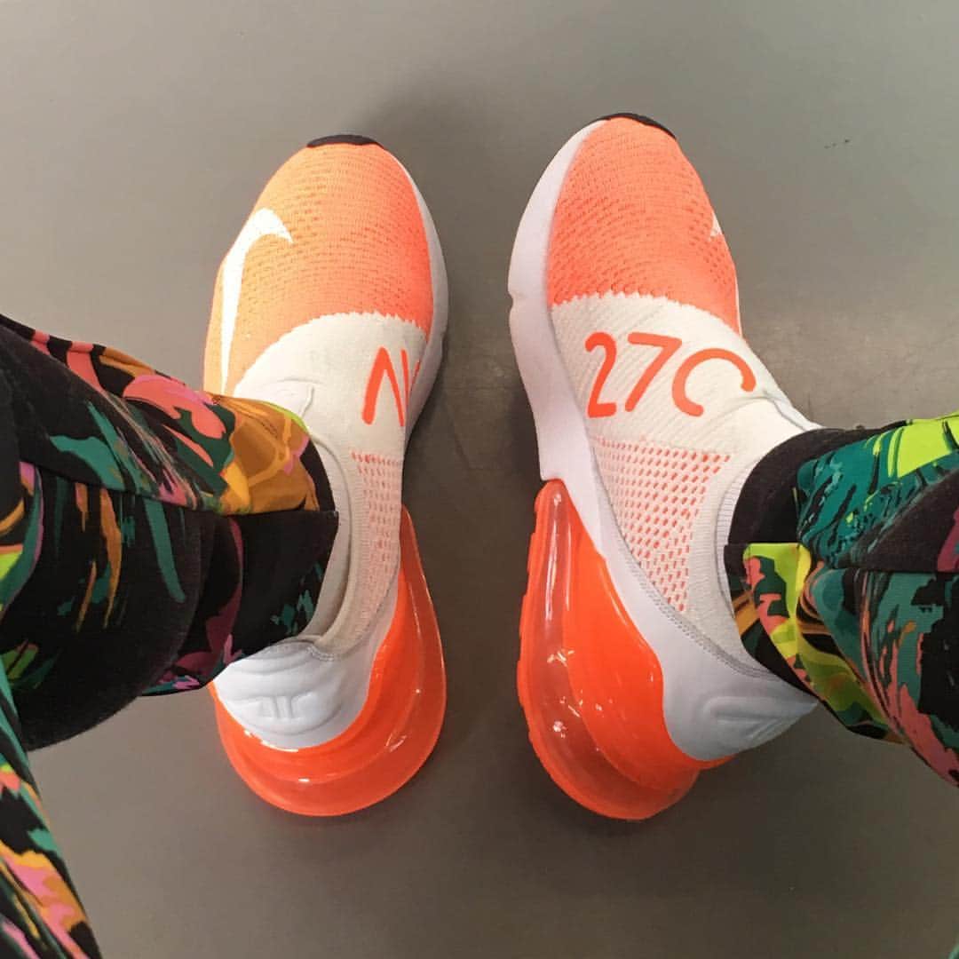 のインスタグラム：「今日のくっく エアマックス フライニット270 ぐんばつに履き心地ぐー . #nike #airmax270 #flyknit」